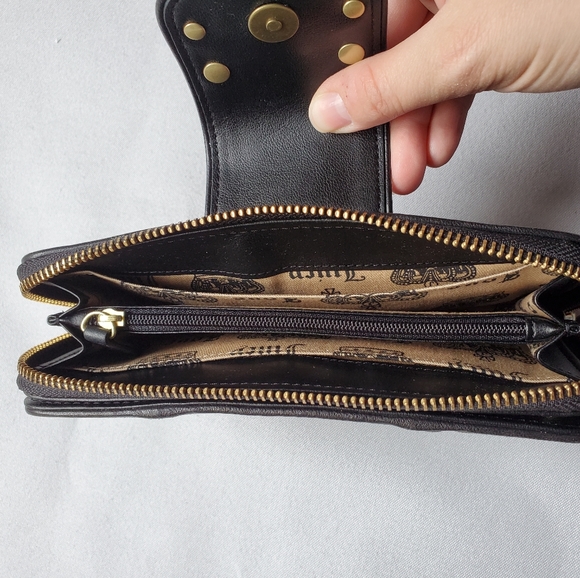 NWOT Juicy Couture Black Velour Zip Around Clutch Wallet - Picture 7 of 9